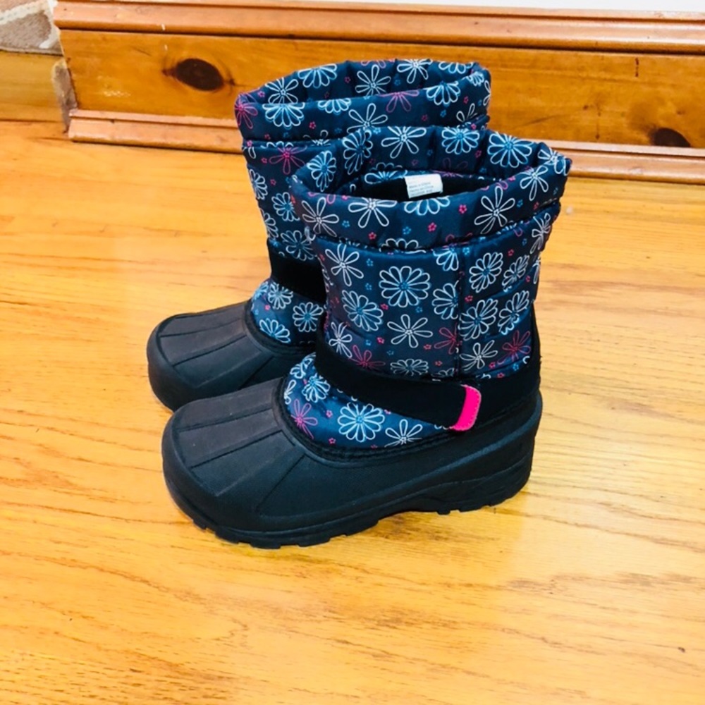 Girls snow boots size 1